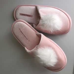 Victoria's Secret Medium Pink House Cozy Slippers